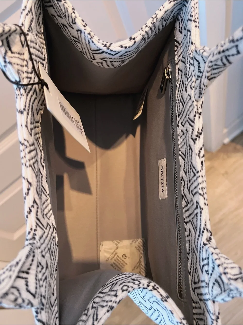 NWT Aritzia Keep Mini Patterned Navy & White Tote Bag